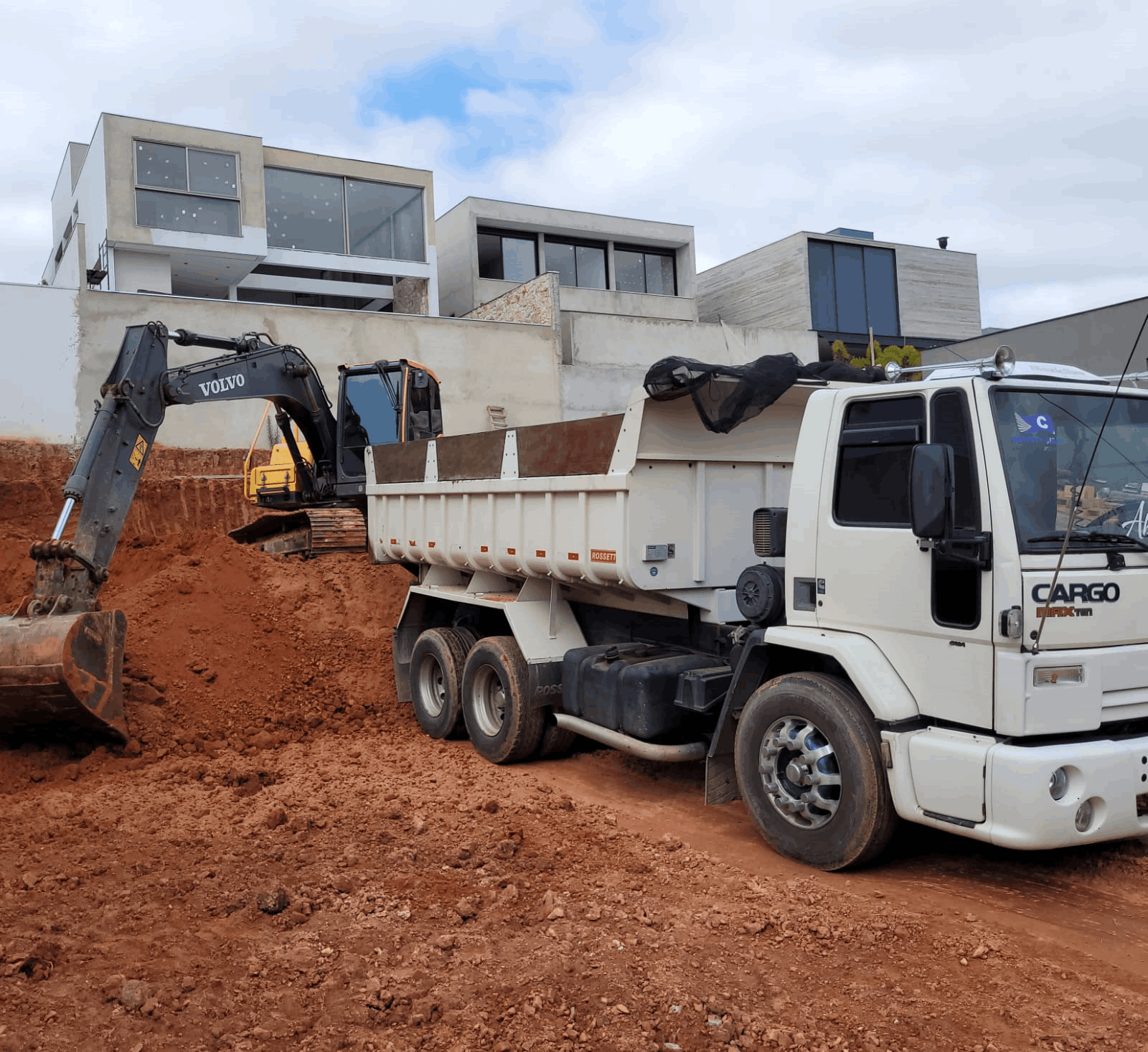 galeria de fotos da empresa construmax locacao e transporte em terraplenagem em Sorocaba