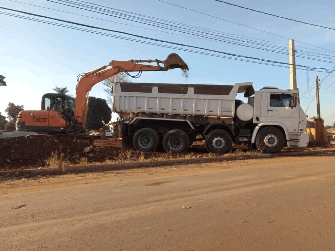 galeria de fotos da empresa construmax locacao e transporte em terraplenagem em Sorocaba