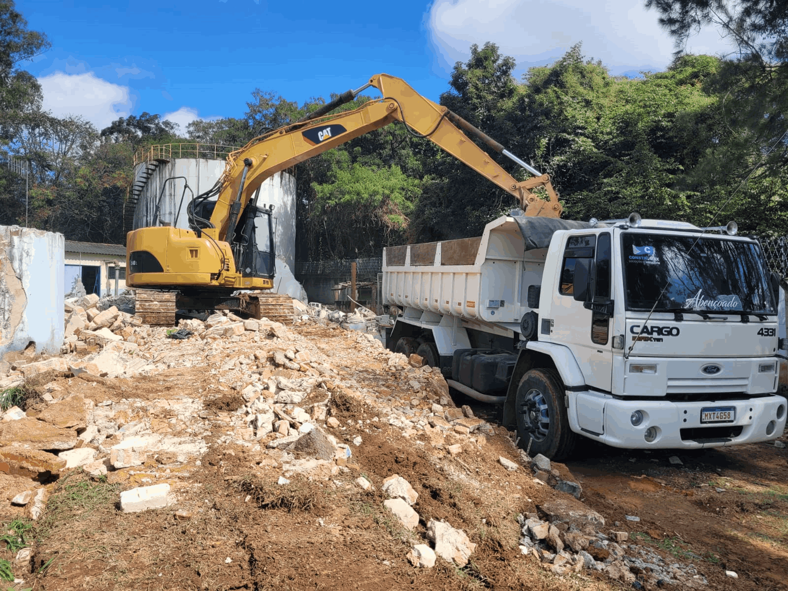 galeria de fotos da empresa construmax locacao e transporte em terraplenagem em Sorocaba