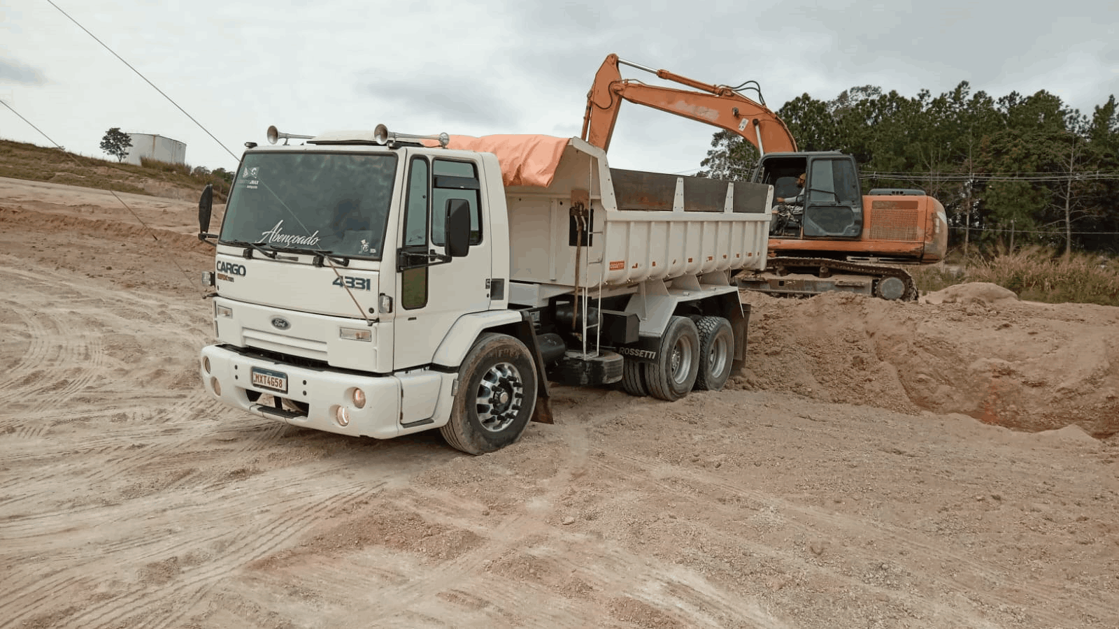 galeria de fotos da empresa construmax locacao e transporte em terraplenagem em Sorocaba