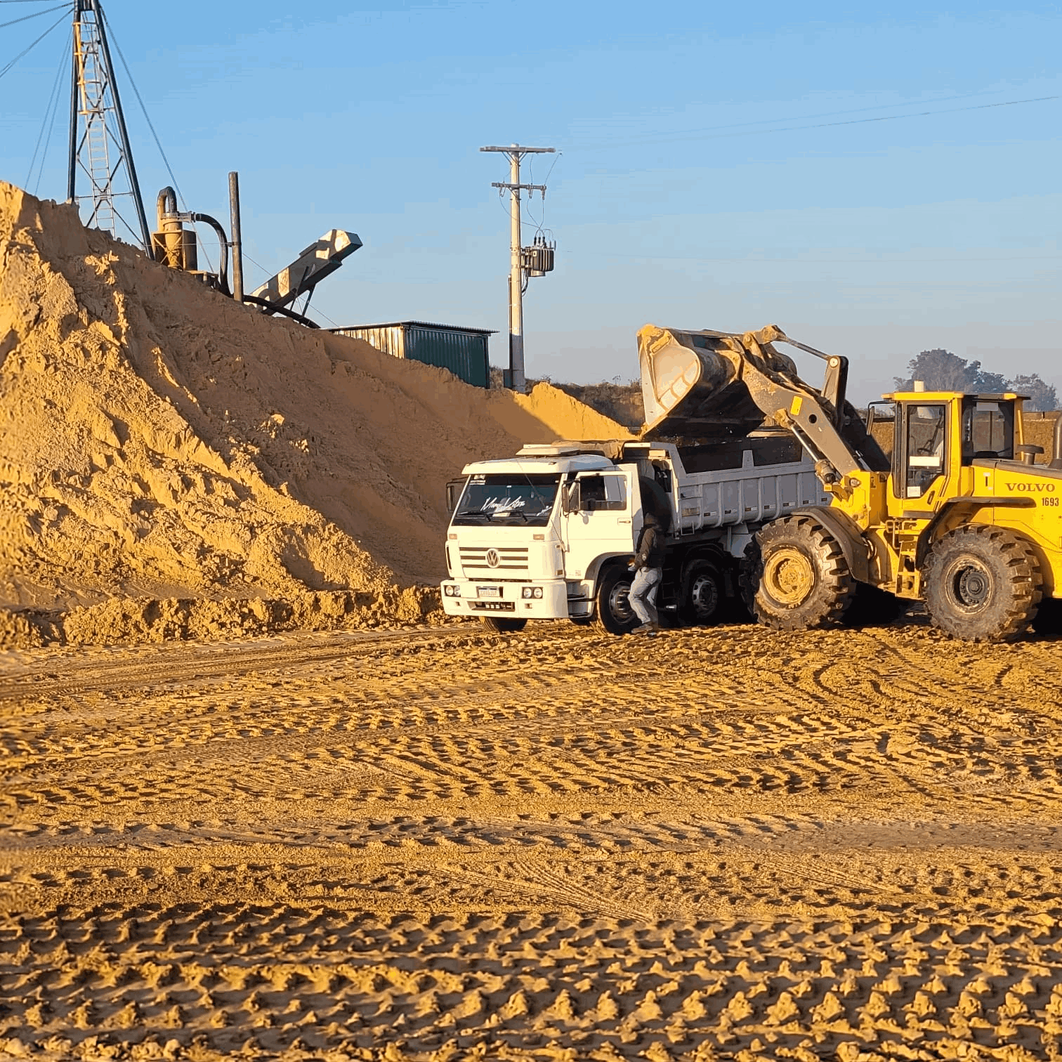 galeria de fotos da empresa construmax locacao e transporte em terraplenagem em Sorocaba